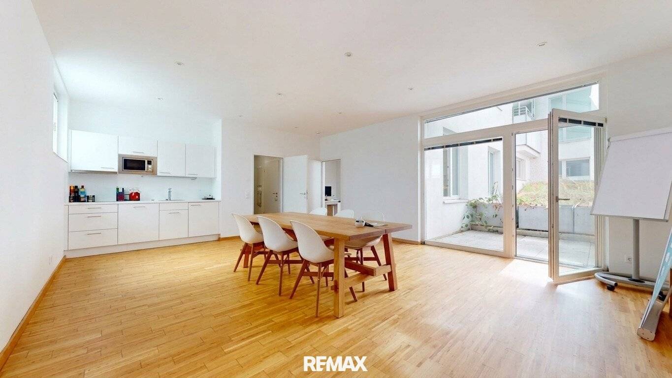 Innenhofseitiges Büro mit Terrasse beim Genochplatz nahe S-Bahn Erzherzog-Karl-Straße