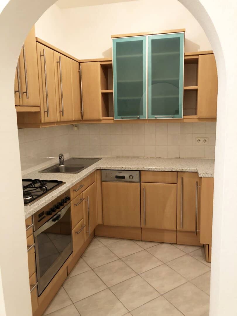 2-room period apartment | Partly renovated on 3rd floor | approx. 70 m² | 1110 Wien