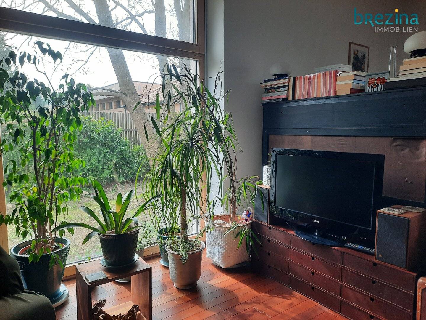 an ideally designed two-family house in immediate proximity to S7 - 2125 Neubau-Kreuzstetten near Wolkersdorf, accessible, biologically managed garden with a spacious swimming biotope
