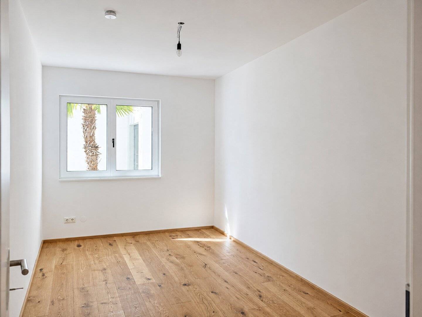 4 Zimmer-ERDGESCHOSS-WOHNUNG inkl. Heizung und 2 Parkplätze!
