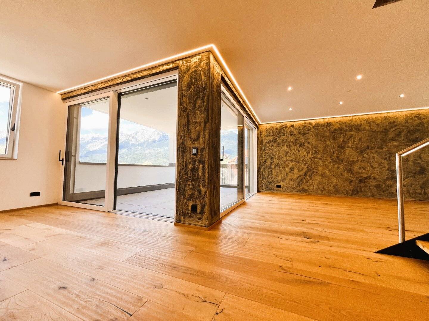 EXKLUSIVITÄT in ihrer schönsten Form: Traumhaftes PENTHOUSE-Büro mit zusätzlicher offener Galerie und über 100m² Terrassenfläche in zentraler LAGE zu kaufen!