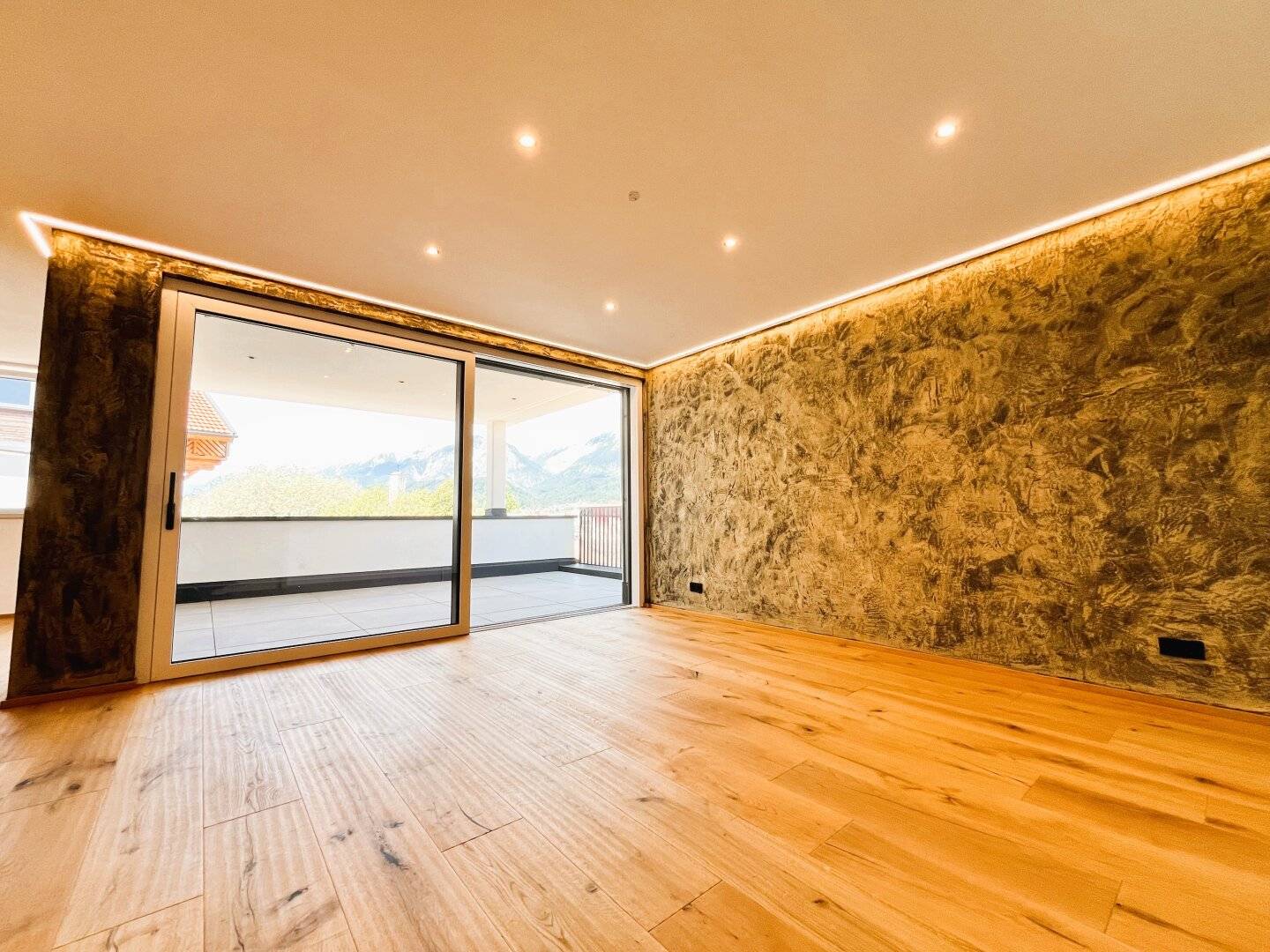 EXKLUSIVITÄT in ihrer schönsten Form: Traumhaftes PENTHOUSE-Büro mit zusätzlicher offener Galerie und über 100m² Terrassenfläche in zentraler LAGE zu kaufen!