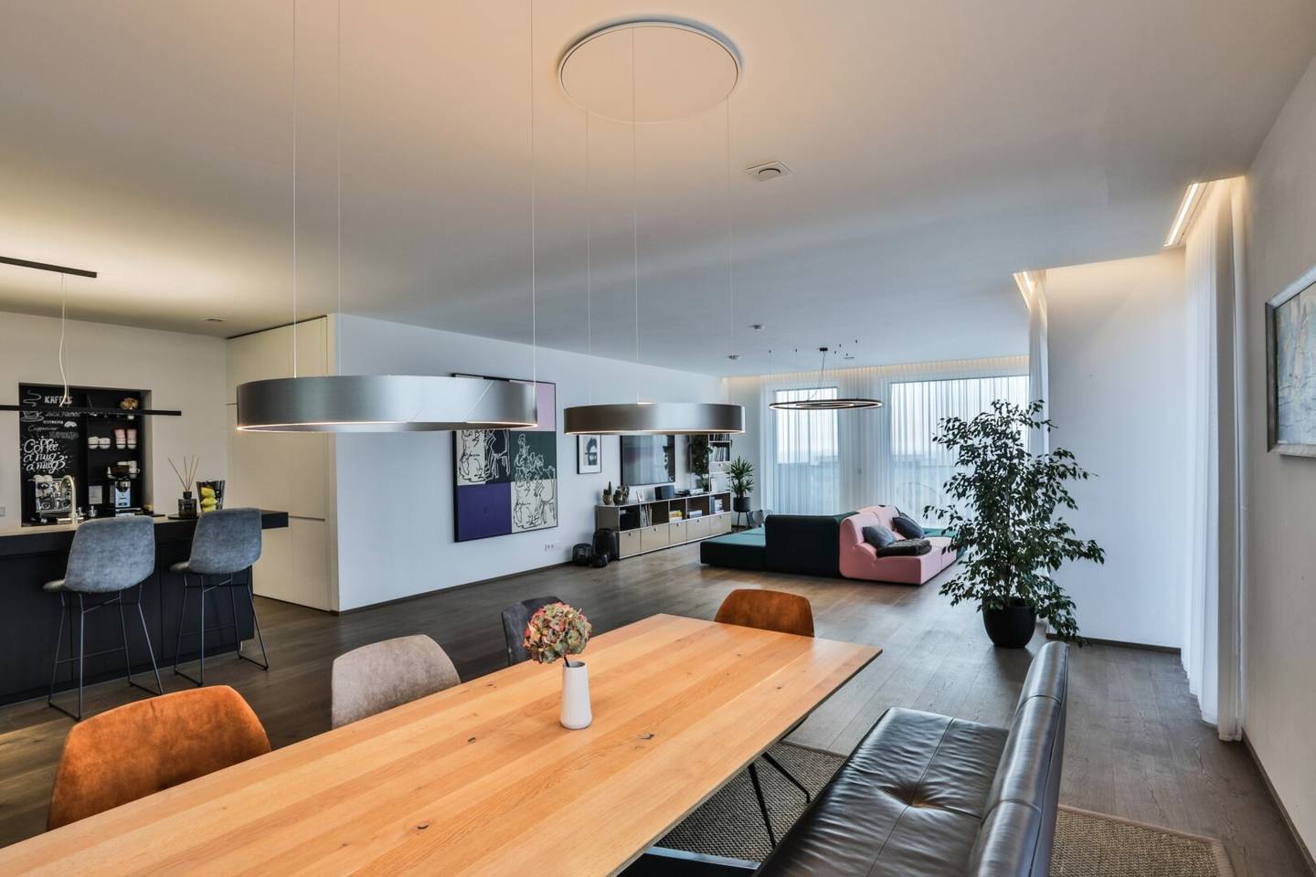 Exclusive breathtaking 5-room apartment in Lux Tower