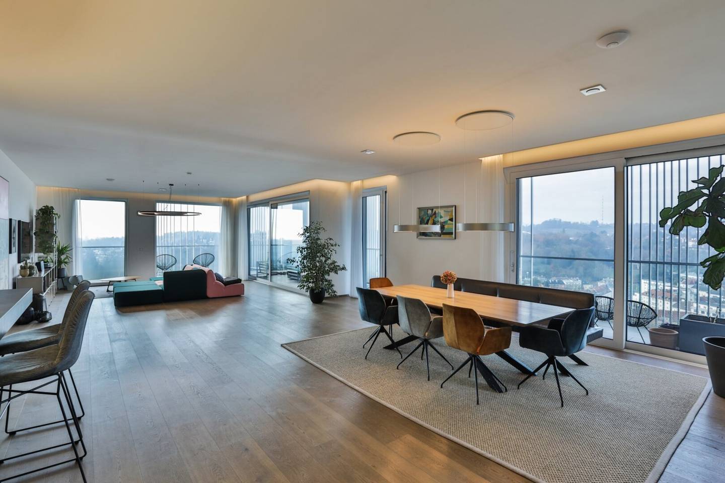 Exclusive breathtaking 5-room apartment in Lux Tower