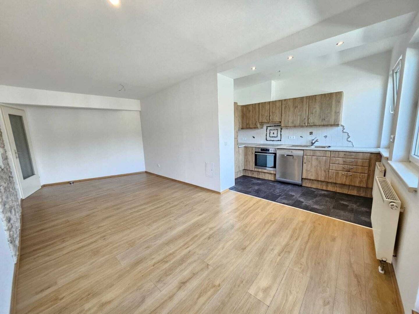 *** NEUWERTIG *** 20m² TERRASSE *** TOLLER AUSBLICK *** GARAGENPLATZ ***