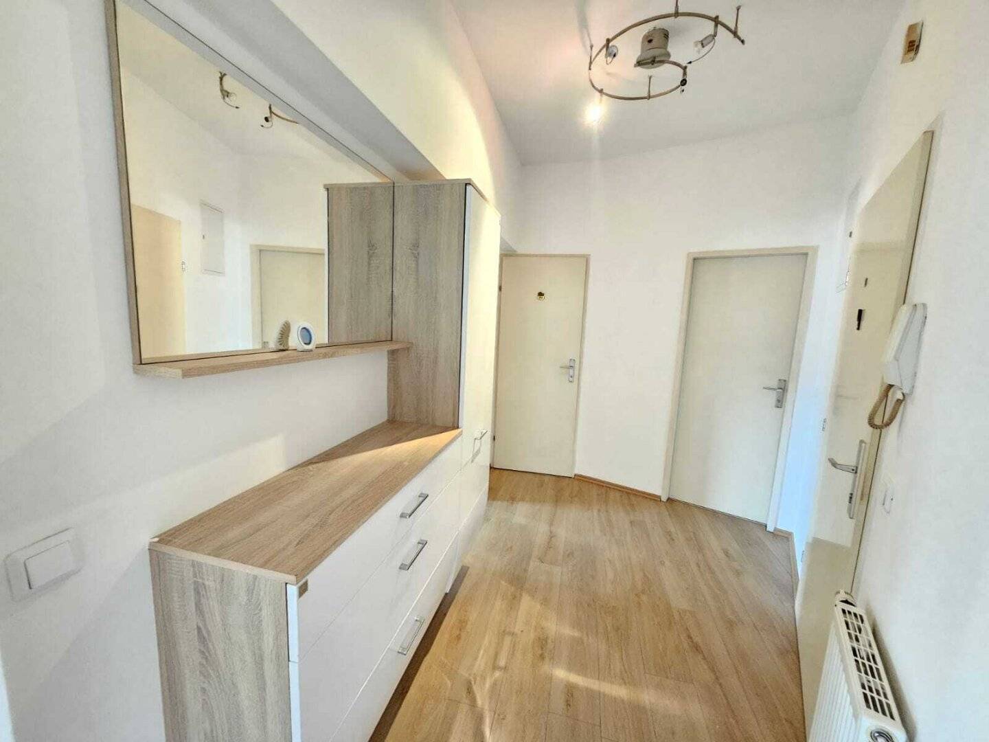 *** NEUWERTIG *** 20m² TERRASSE *** TOLLER AUSBLICK *** GARAGENPLATZ ***