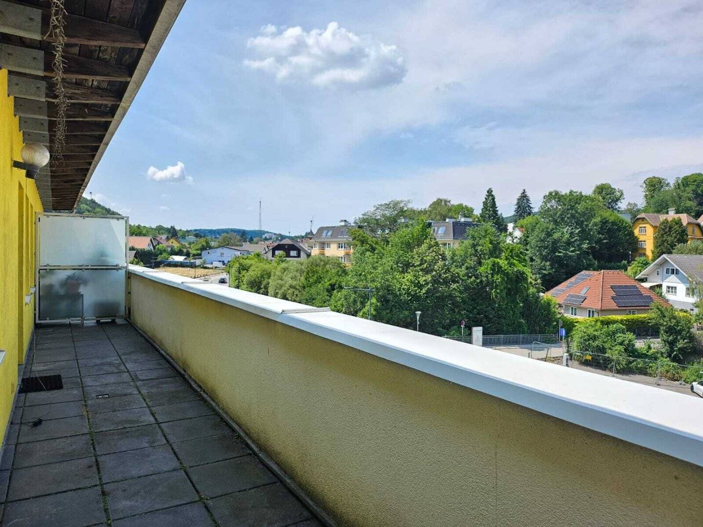 *** NEUWERTIG *** 20m² TERRASSE *** TOLLER AUSBLICK *** GARAGENPLATZ ***