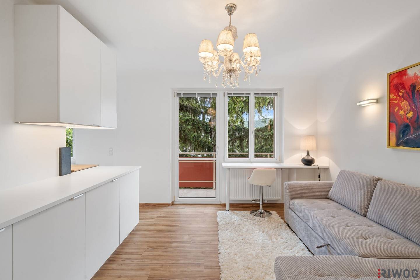 Zentrale und hochwertig Sanierte 1-Zimmer-Wohnung mit SÜD-WEST-Terrasse und Grünblick in gepfegter Anlage