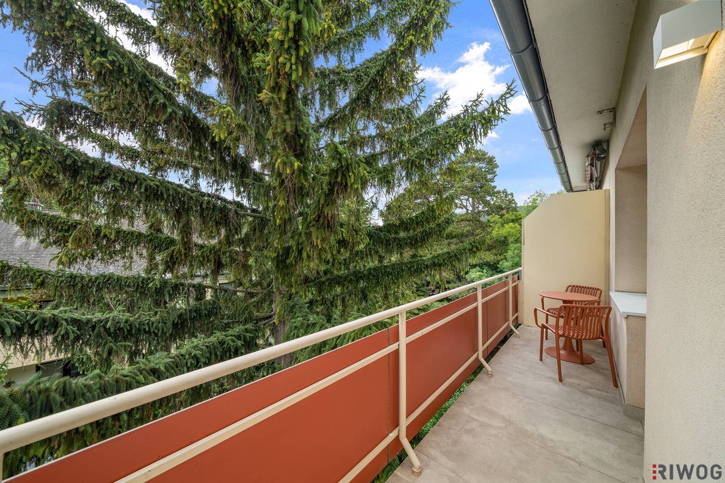 Zentrale und hochwertig Sanierte 1-Zimmer-Wohnung mit SÜD-WEST-Terrasse und Grünblick in gepfegter Anlage