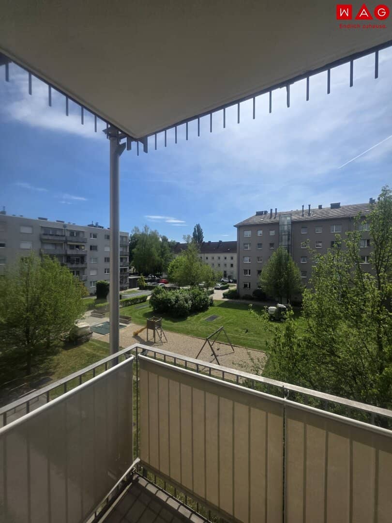 First occupancy after full renovation Bright 3-room apartment in Linz Bindermichl with balcony and elevator