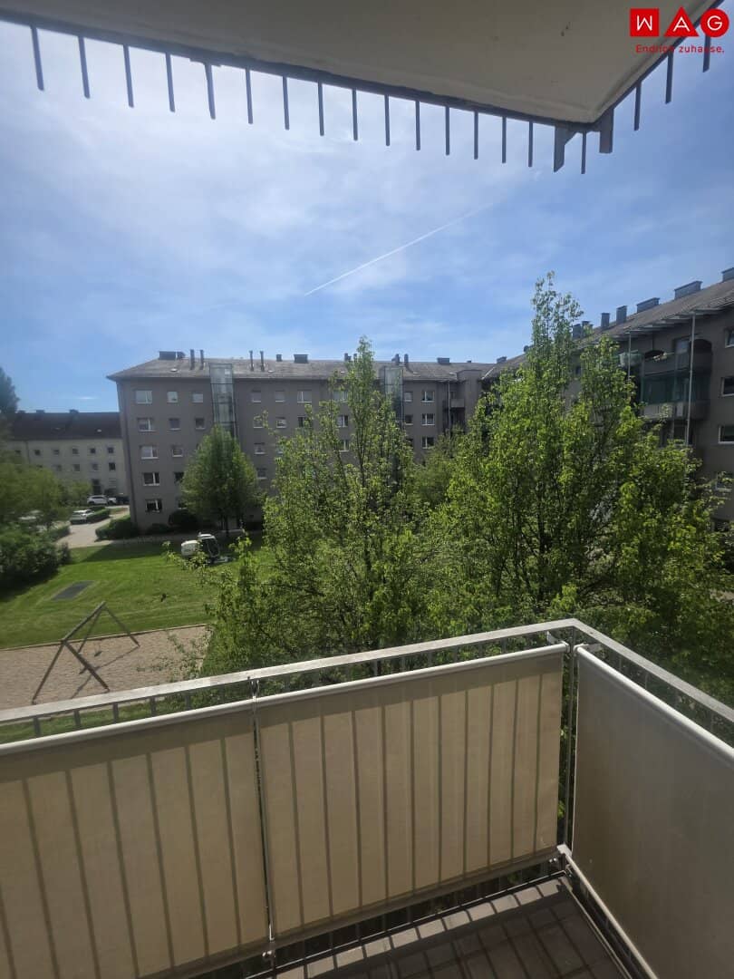 First occupancy after full renovation Bright 3-room apartment in Linz Bindermichl with balcony and elevator