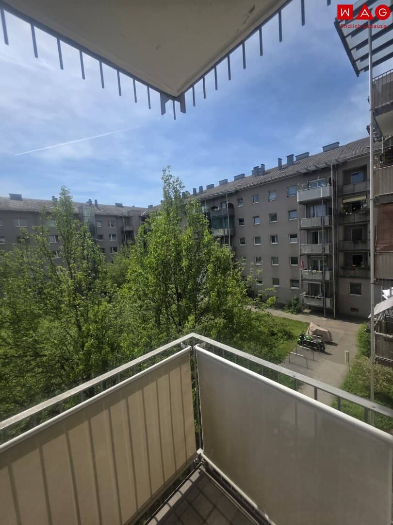 First occupancy after full renovation Bright 3-room apartment in Linz Bindermichl with balcony and elevator