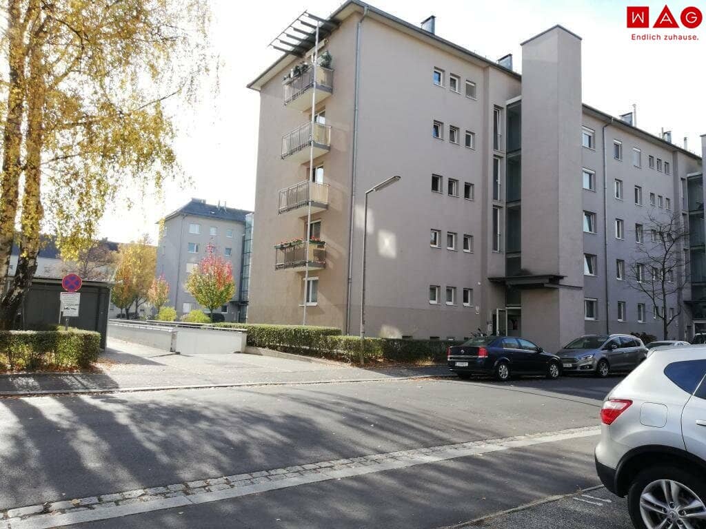First occupancy after full renovation Bright 3-room apartment in Linz Bindermichl with balcony and elevator