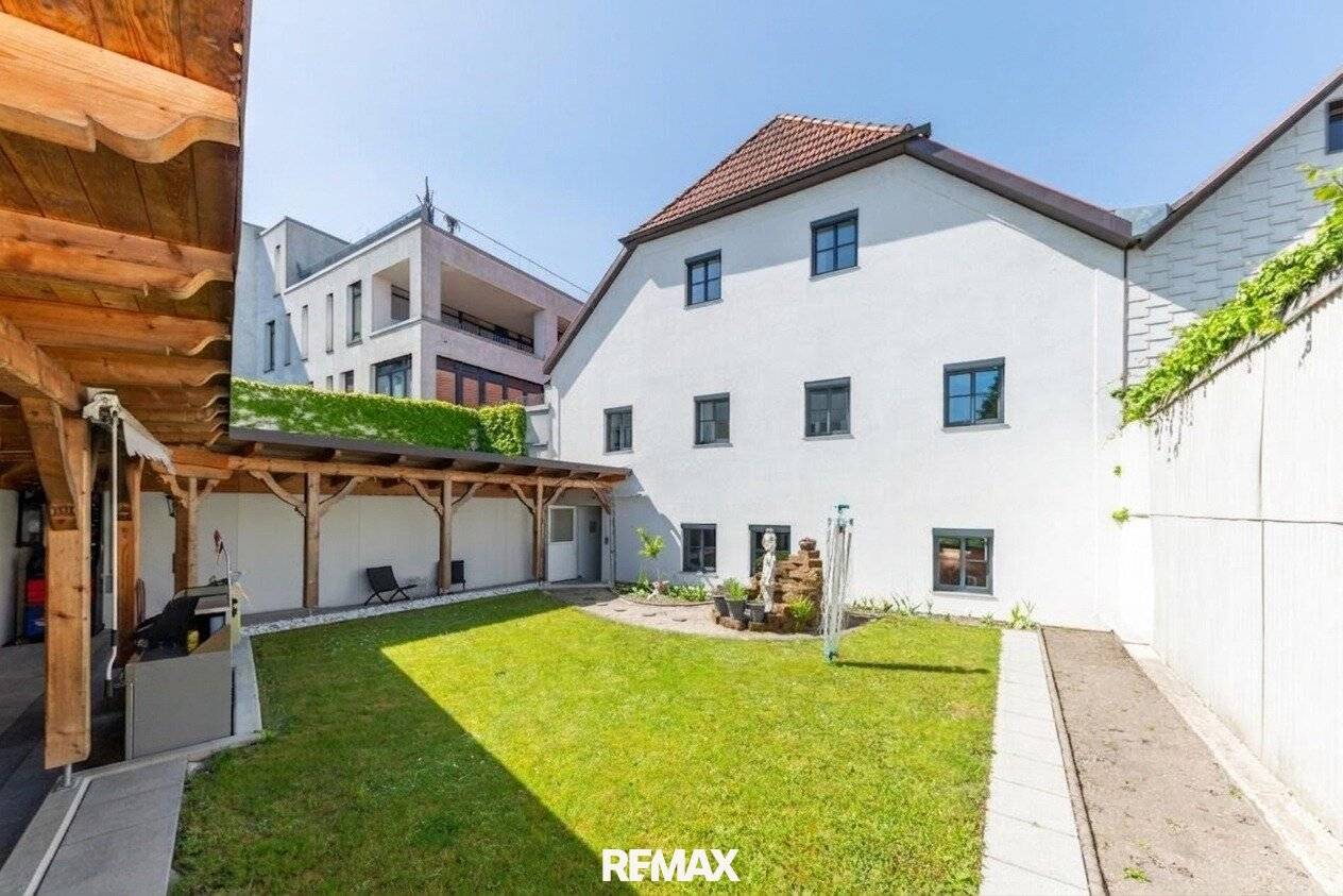 Modernes Stadthaus mit traumhaftem Gartenbereich in zentraler Lage von Steyr – großzügiges Wohnen auf 419 m² Wohn- &amp; Nutzfläche