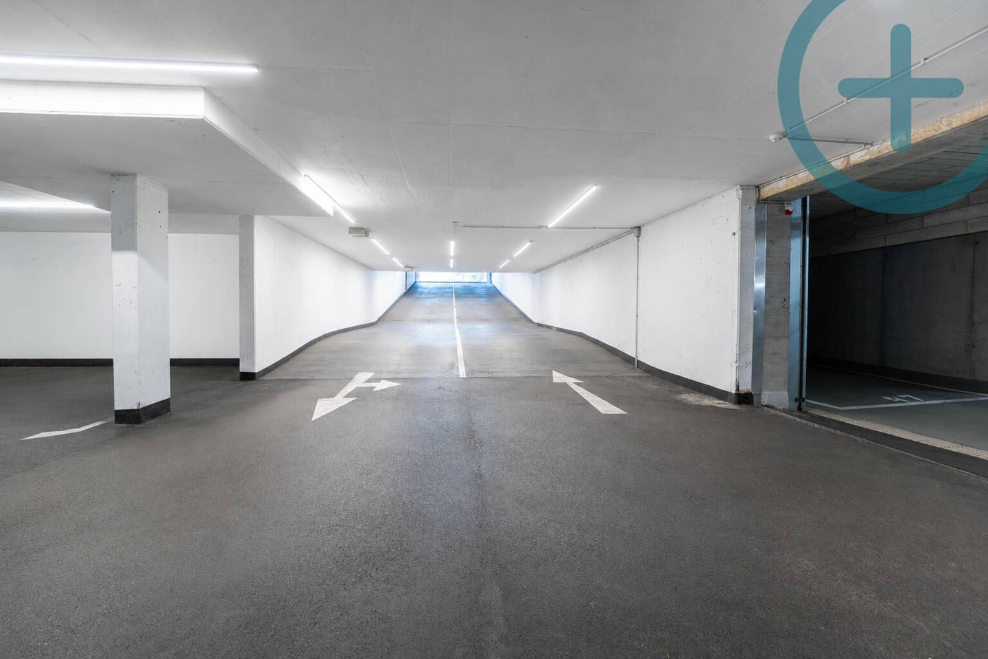 Sicherer Tiefgaragenstellplatz nahe U6 Alterlaa Wohnung
