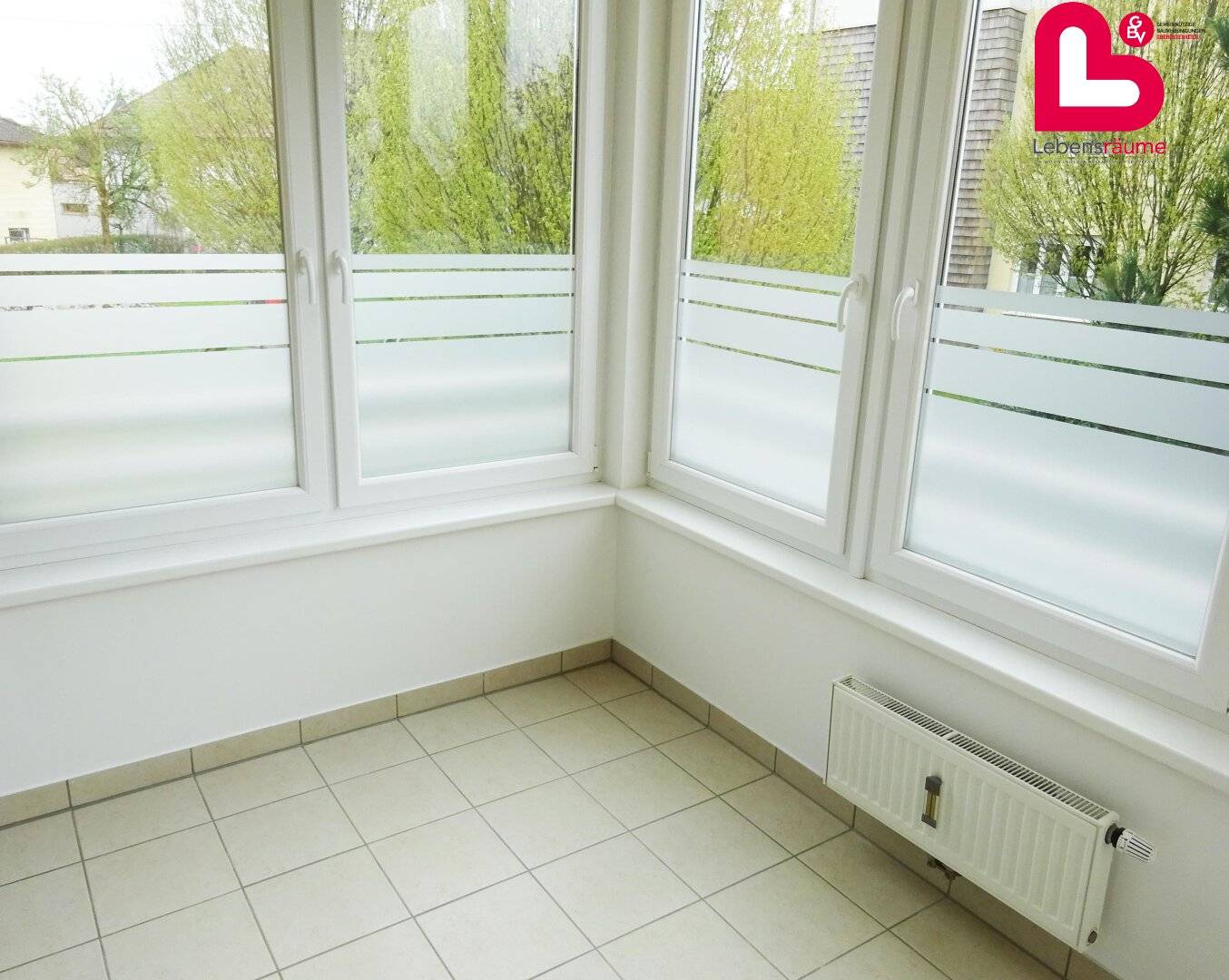 Spacious 3-room apartment with loggia