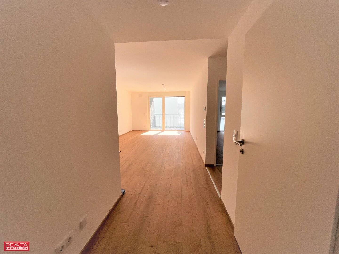 2-room balcony apartment quiet