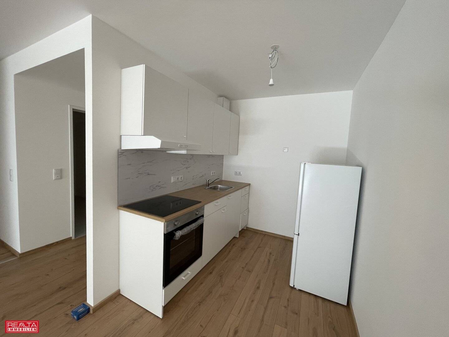 2-room balcony apartment quiet