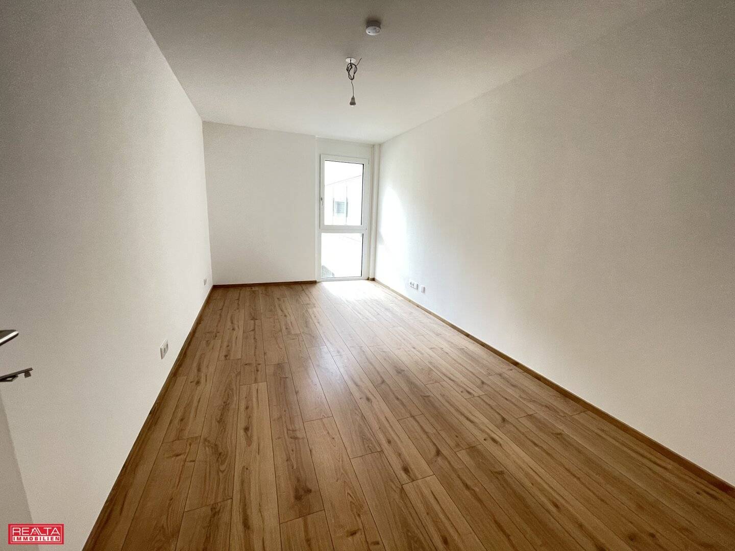 2-room balcony apartment quiet