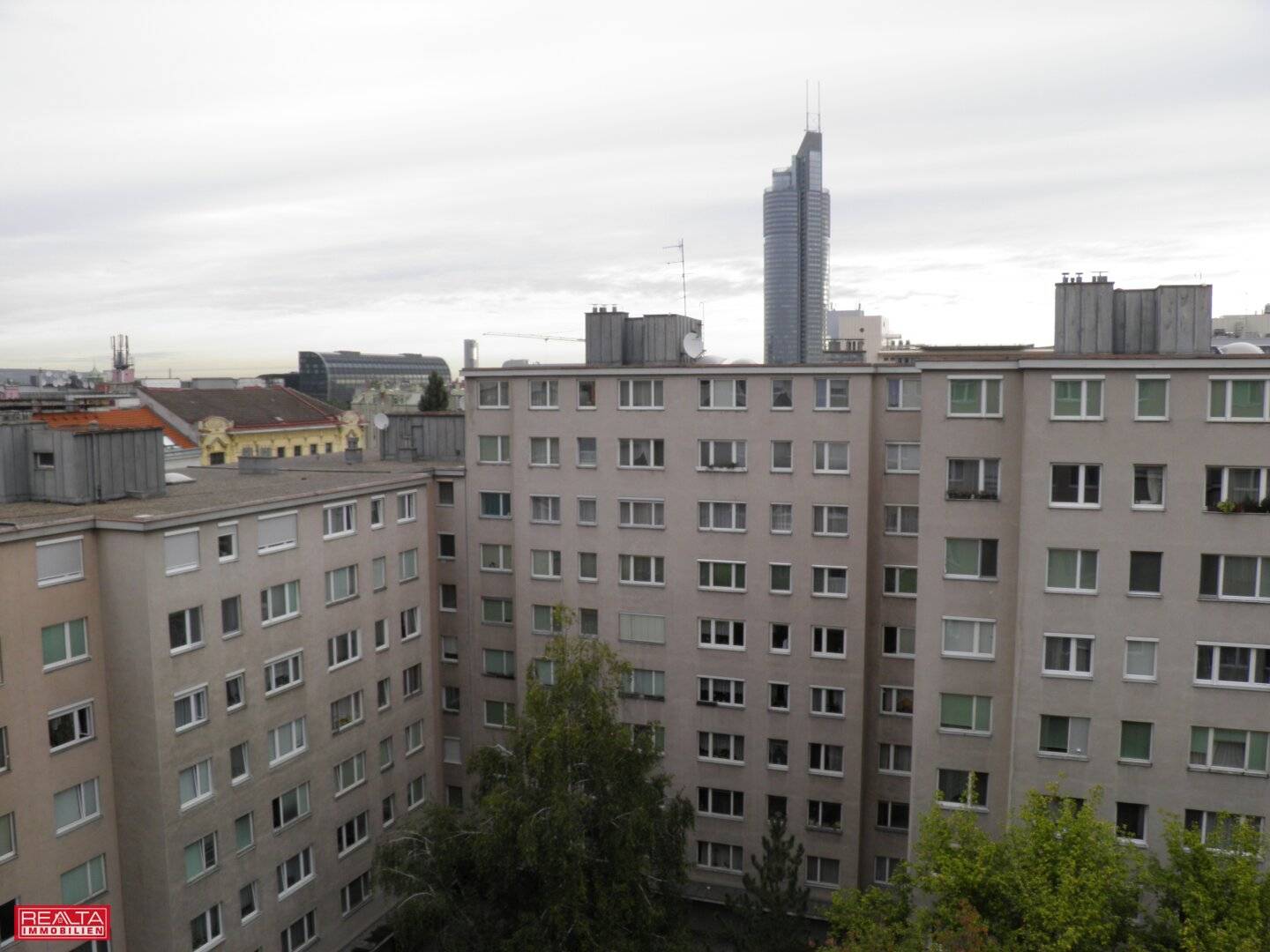 quiet 3-person shared flat apartment near subway