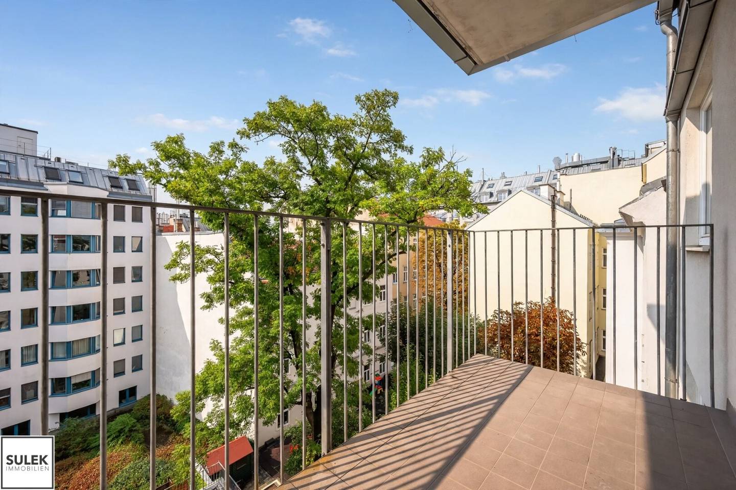 Perfect location in Josefstadt: Well laid-out 2-room apartment with east-facing balcony from 1.9.