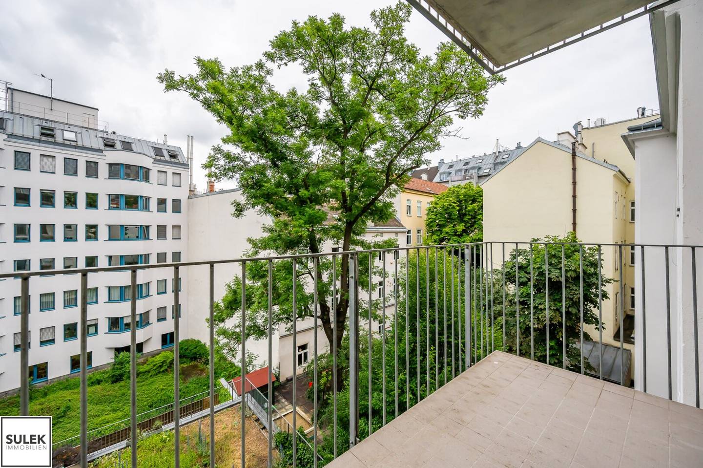 Perfect location in Josefstadt: Well laid-out 2-room apartment with east-facing balcony from 1.9.