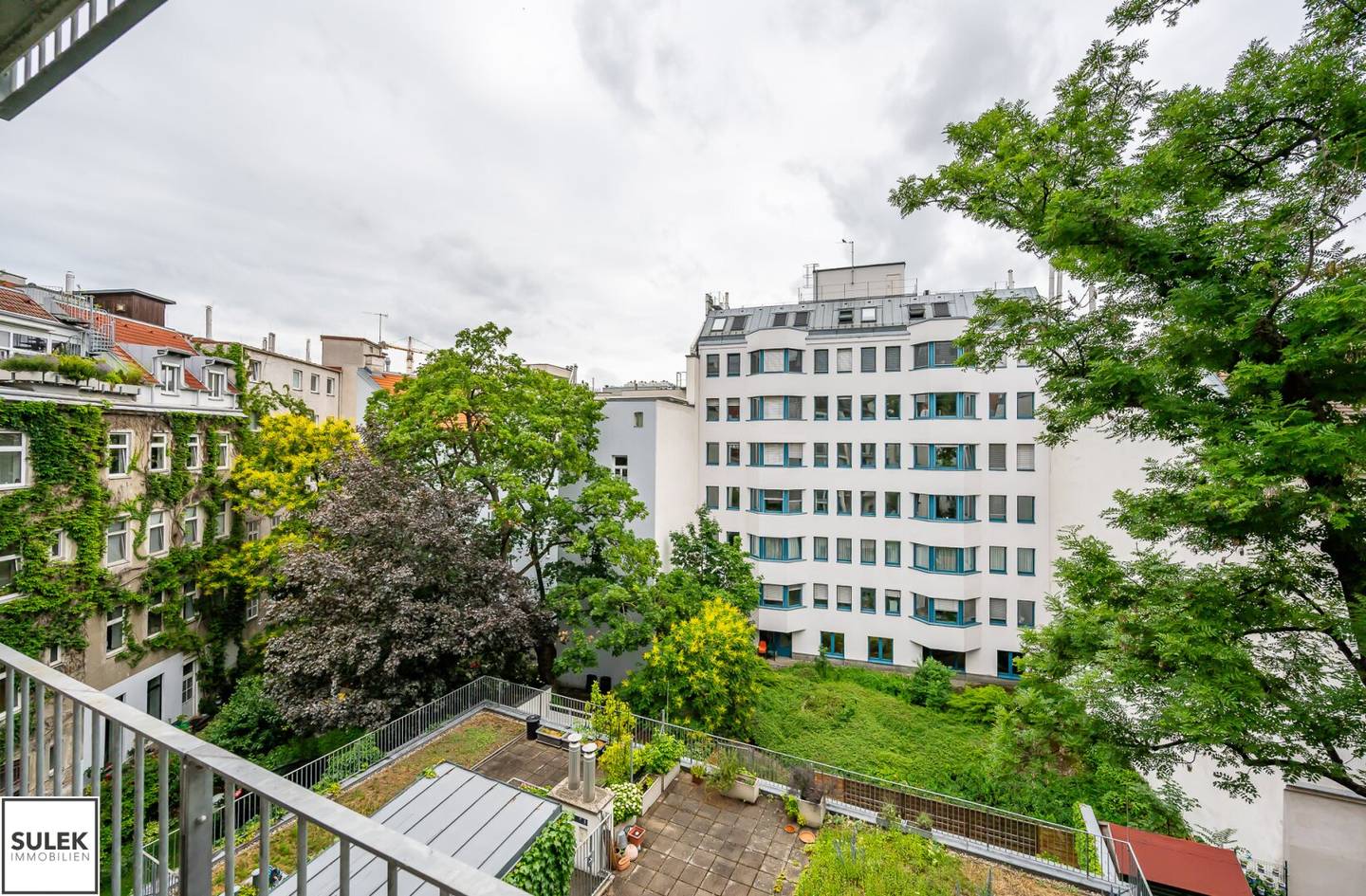 Perfect location in Josefstadt: Well laid-out 2-room apartment with east-facing balcony from 1.9.