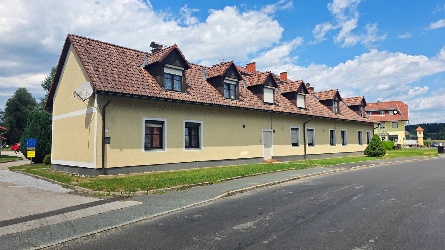 Anlegerwohnung mit Entwicklungspotenzial in zentraler Lage