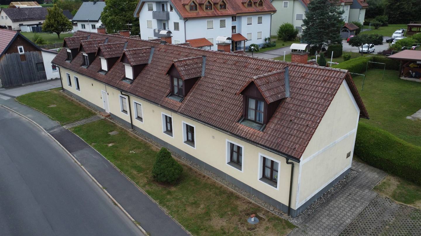 Anlegerwohnung mit Entwicklungspotenzial in zentraler Lage