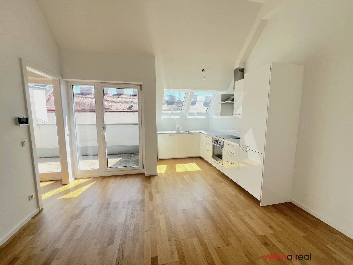 Gemütliche und helle 3-Zimmer Dachgeschosswohnung mit Terrasse nahe U3 Johnstraße/Meiselmarkt