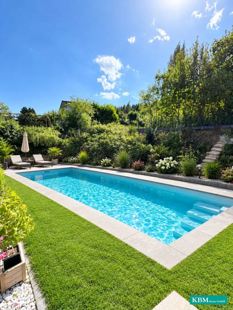 Completely renovated two-family house with rental and holiday apartment (Commission-free)
