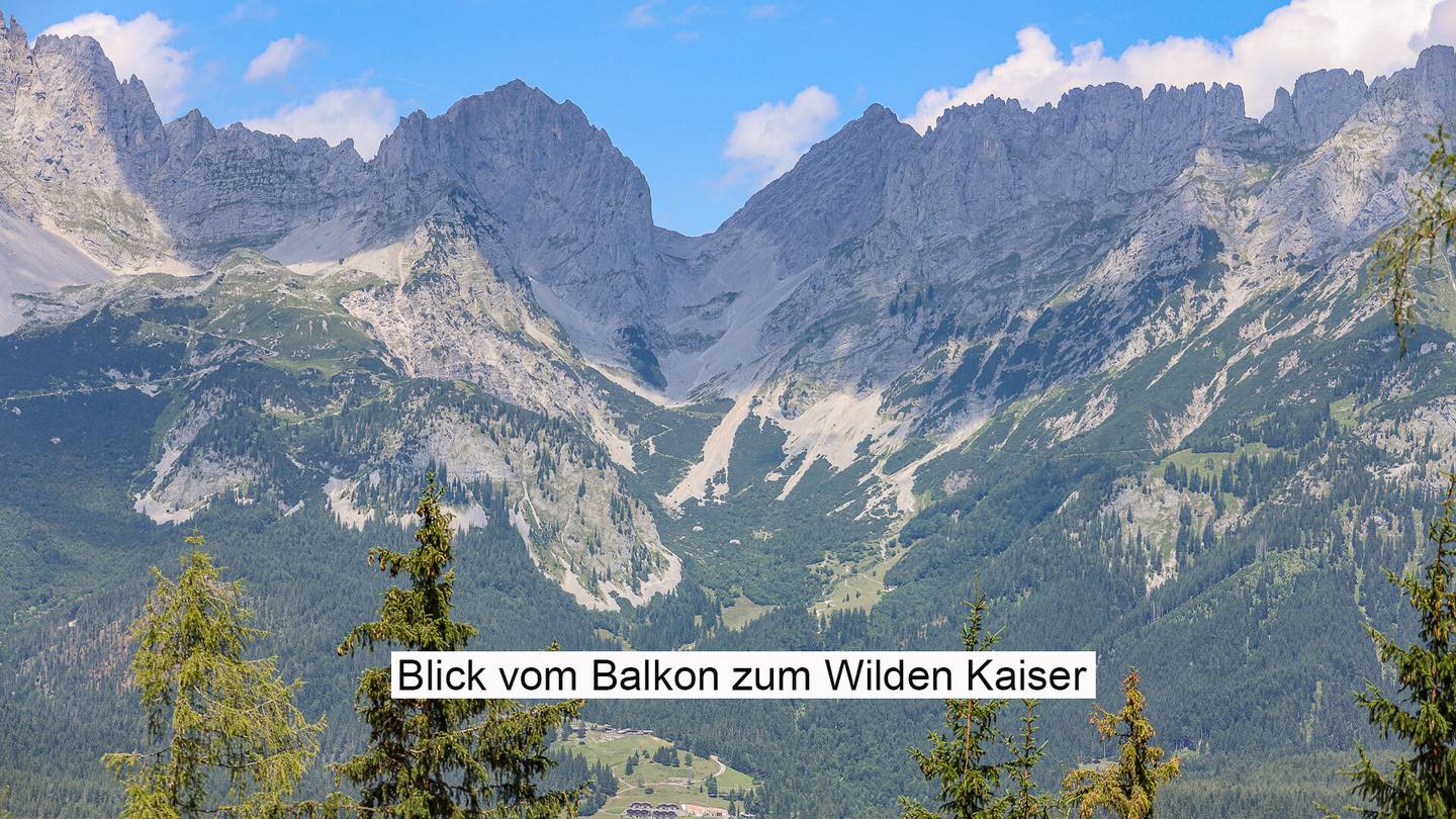 Unobstructed Kaiser view and direct ski access apartment