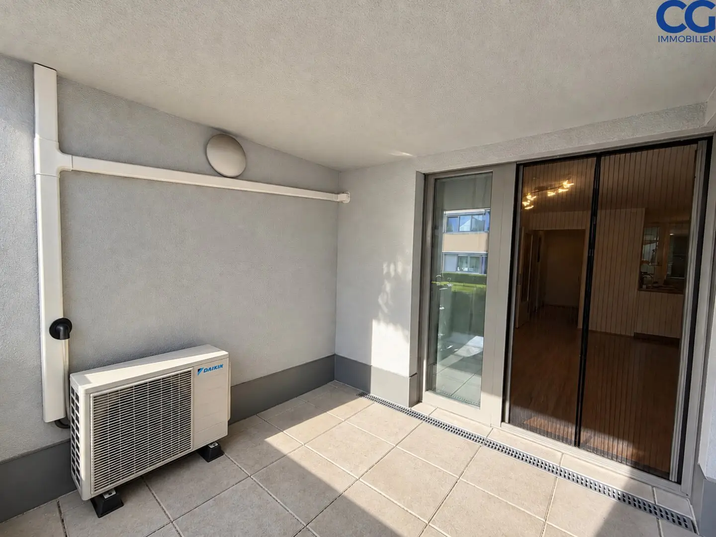 Representative maisonette apartment with underground parking space