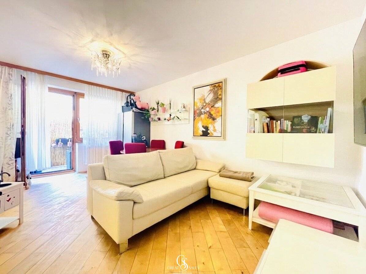 Well-kept and partly furnished 2-room apartment with loggia and elevator
