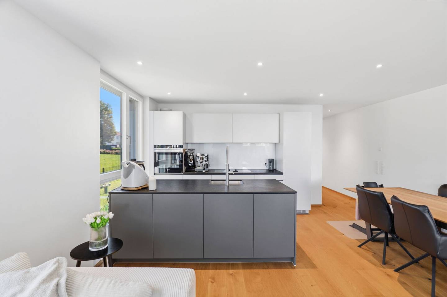 Moderne 3-Zimmer-Gartenwohnung mit Terrasse und Stellplatz in Hard