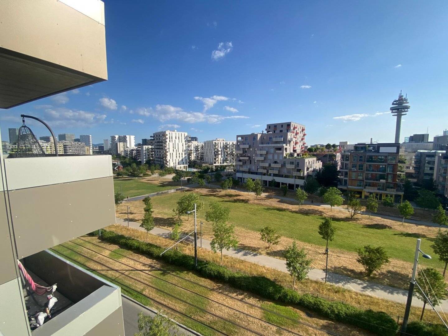 !! 1110 Vienna - NEAR CENTRAL STATION / Sonnwendviertel !!! Modern, bright and very well laid out 4-room apartment with balcony and garage for rent