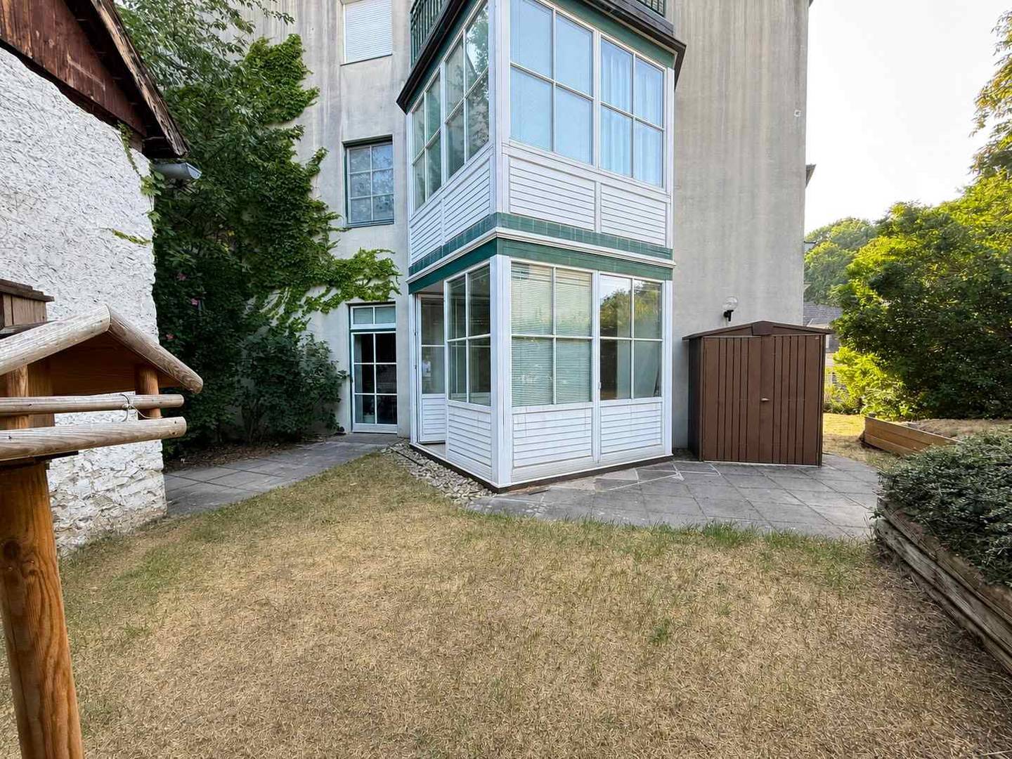 Erdgeschosswohnung mit großem Eigengarten und Garagenplatz