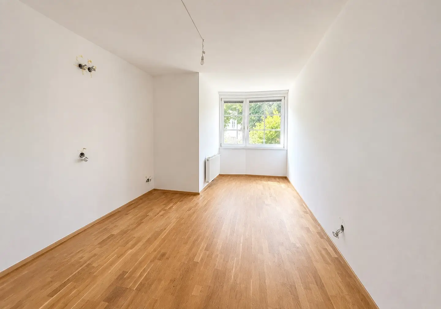 Ground floor apartment with private garden and garage