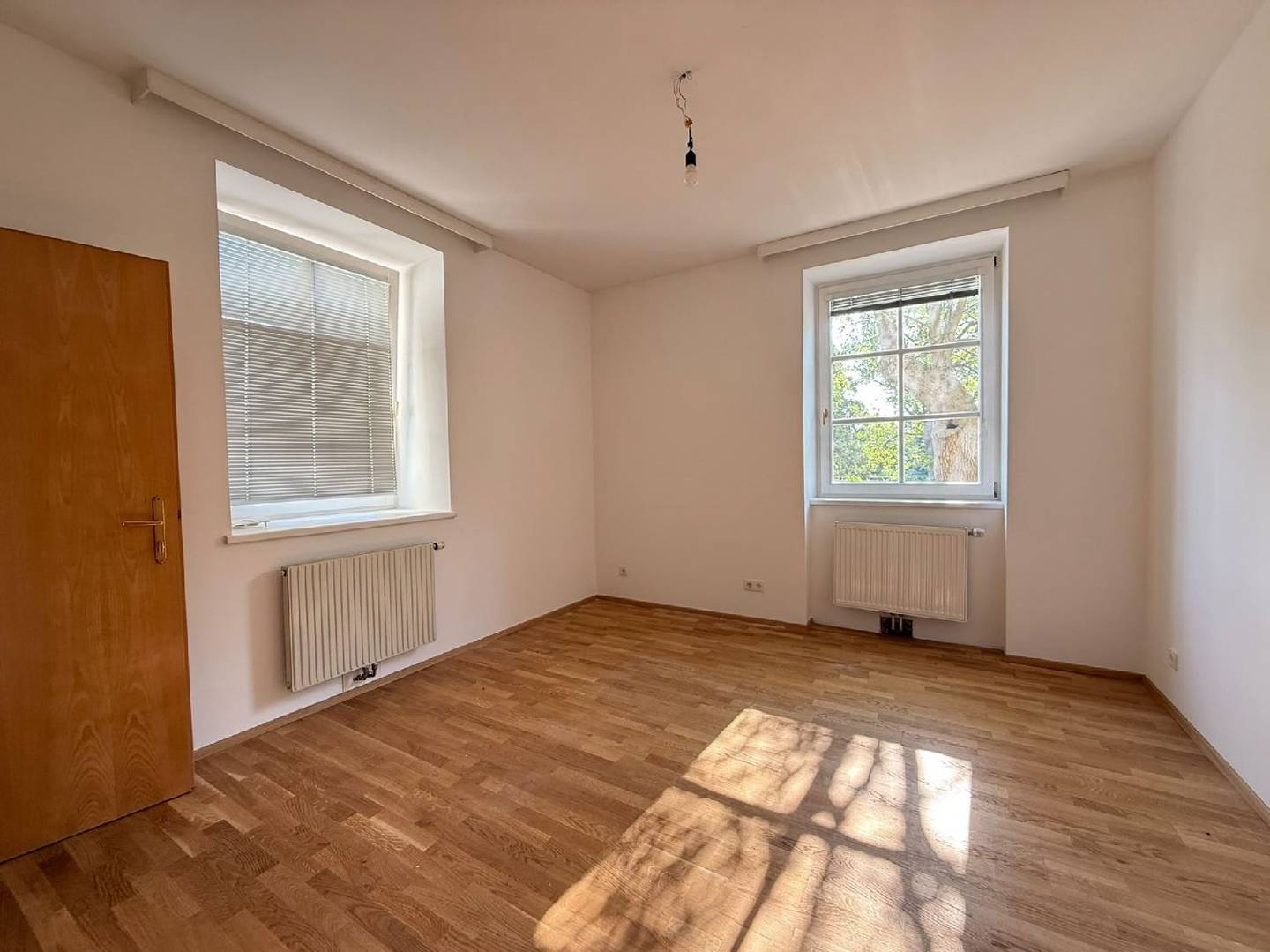 Ground floor apartment with private garden and garage
