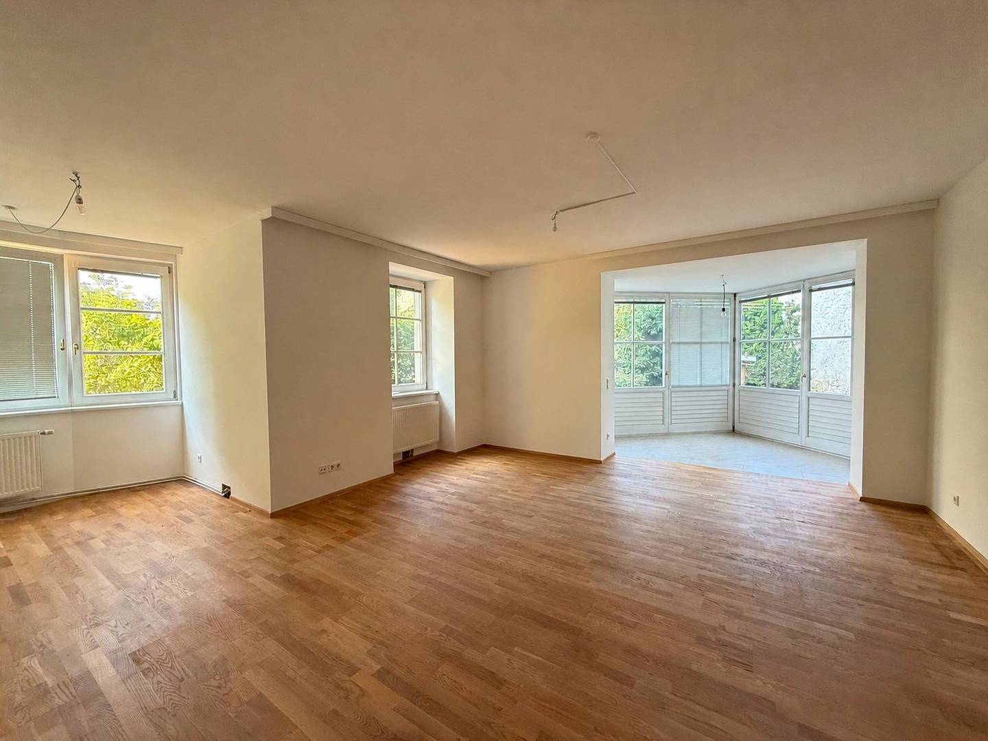 Erdgeschosswohnung mit großem Eigengarten und Garagenplatz