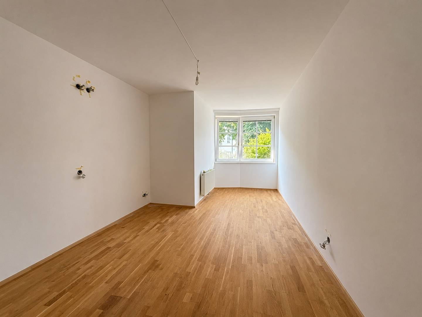 Erdgeschosswohnung mit großem Eigengarten und Garagenplatz