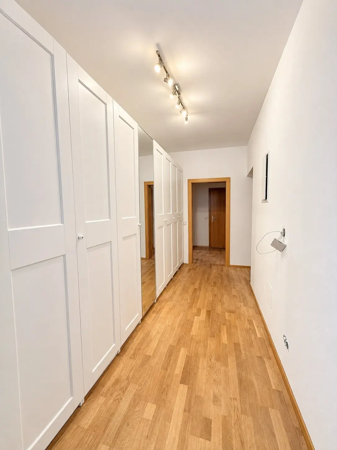 Ground floor apartment with private garden and garage