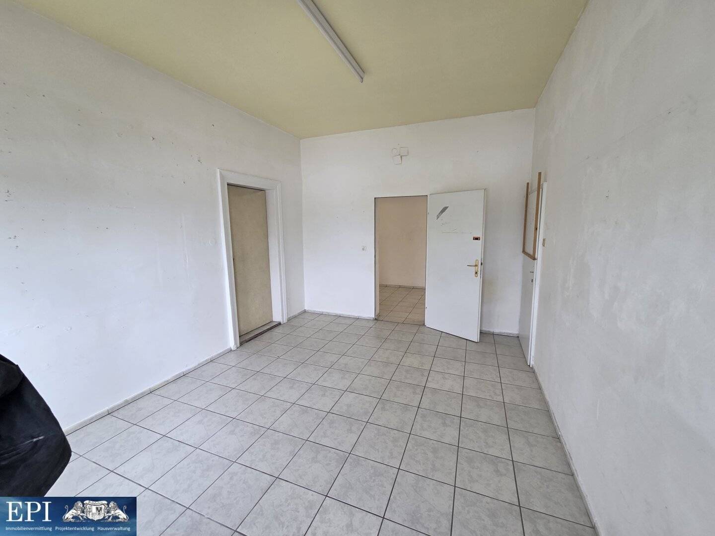 Office Hobby Room Storage Space for Rent – Enziana Industrial Park