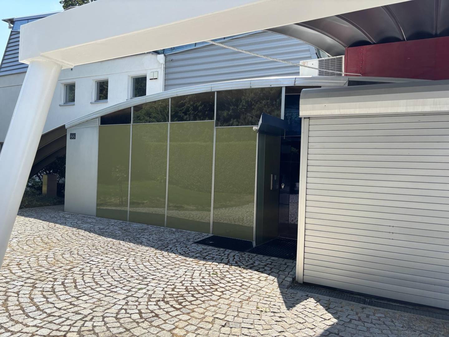 Barrierefreie Wohnung in markanter Architektur nahe Bahnhof