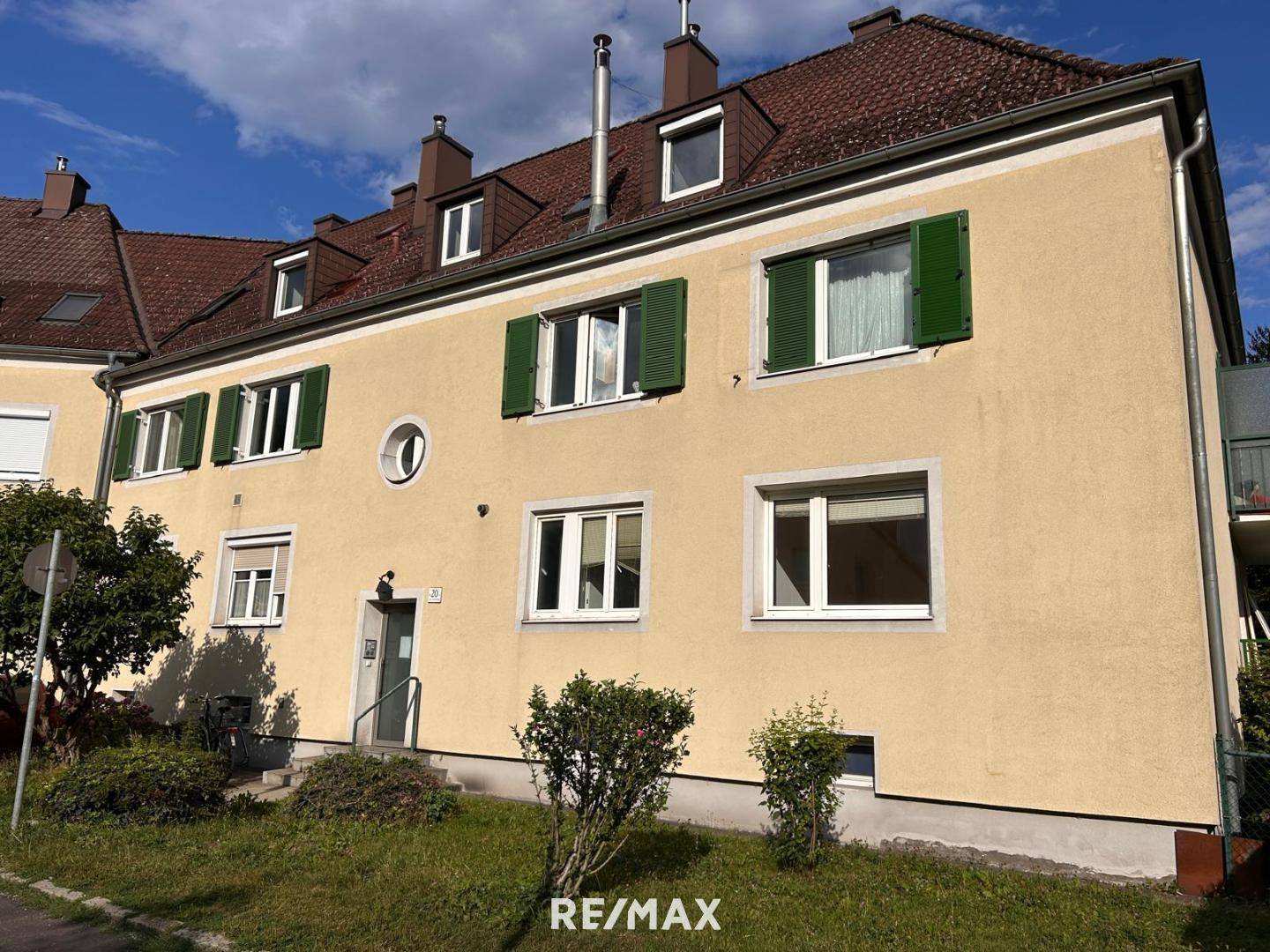 Gepflegte Wohnung mit Gemeinschaftsgarten und Kamin