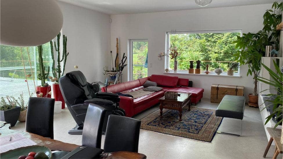 Parkähnliches Anwesen mit Pool und Halle Wohnung