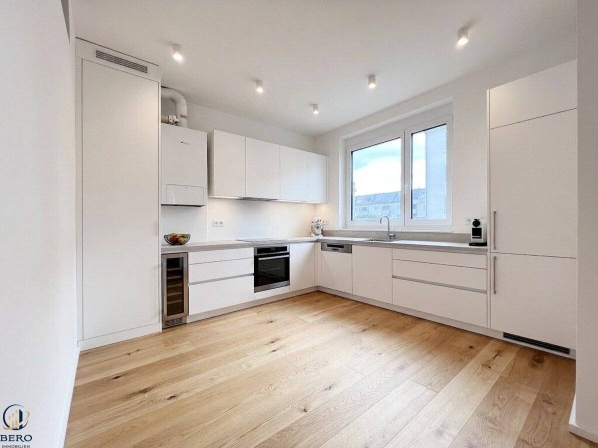 In the middle of Floridsdorf yet in a quiet location 4-room loggia apartment First occupancy after high-quality core renovation
