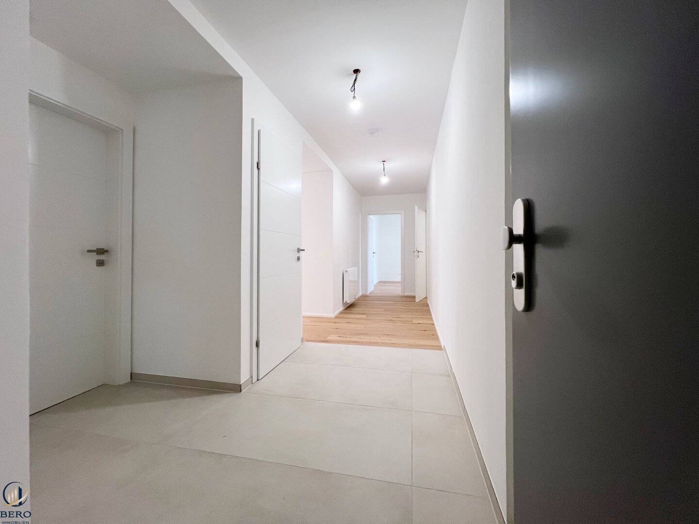 First occupancy after high-quality core renovation! Walking distance to Alte Donau and Floridsdorfer Station! Loggia apartment!