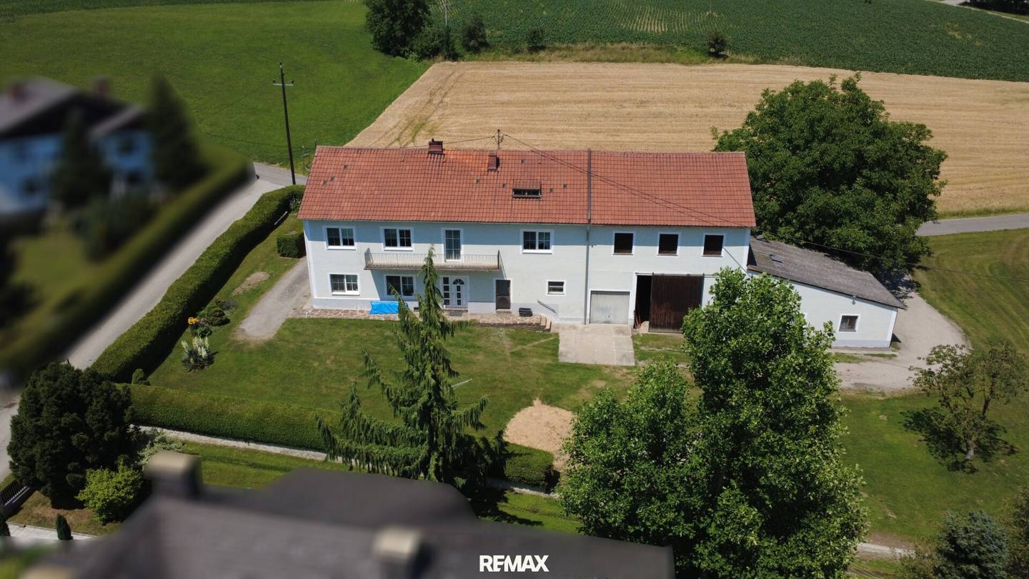 Geräumiges Haus mit Wirtschaftstrakt und großem Garten in ruhiger Lage