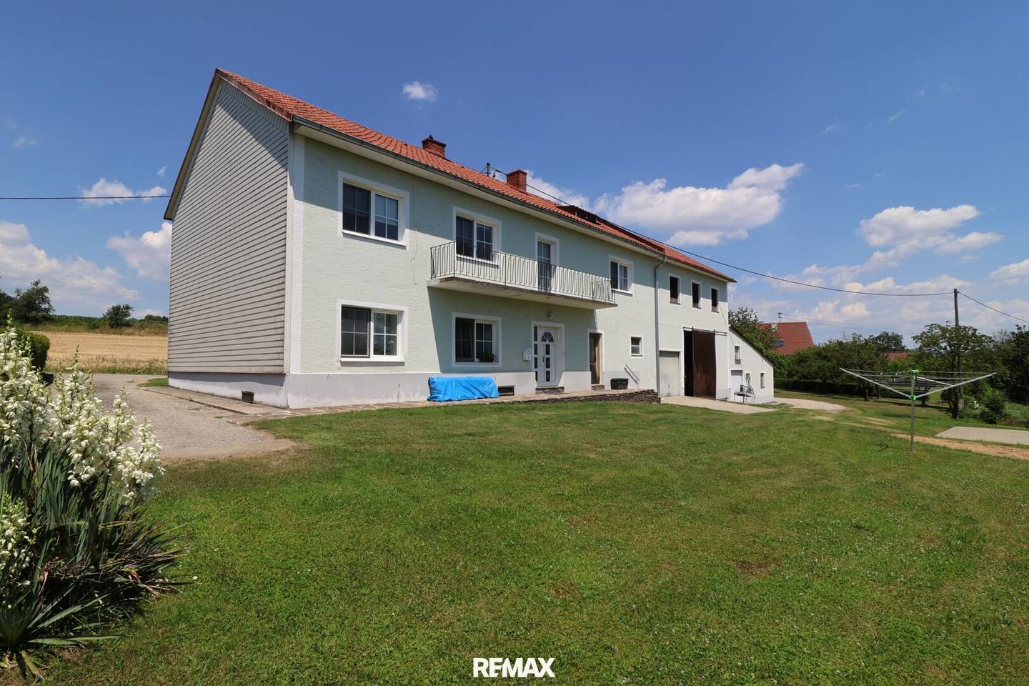 Geräumiges Haus mit Wirtschaftstrakt und großem Garten in ruhiger Lage